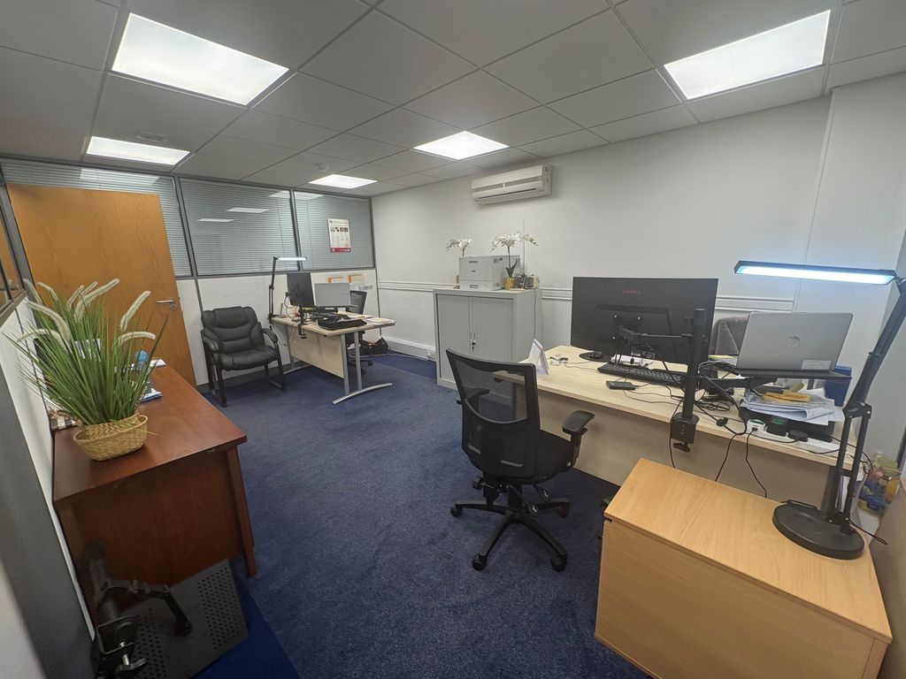 Property photo 3 of 12 Office