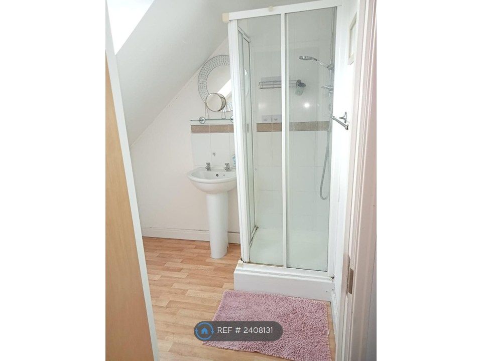 Property photo 2 of 10 Ensuite