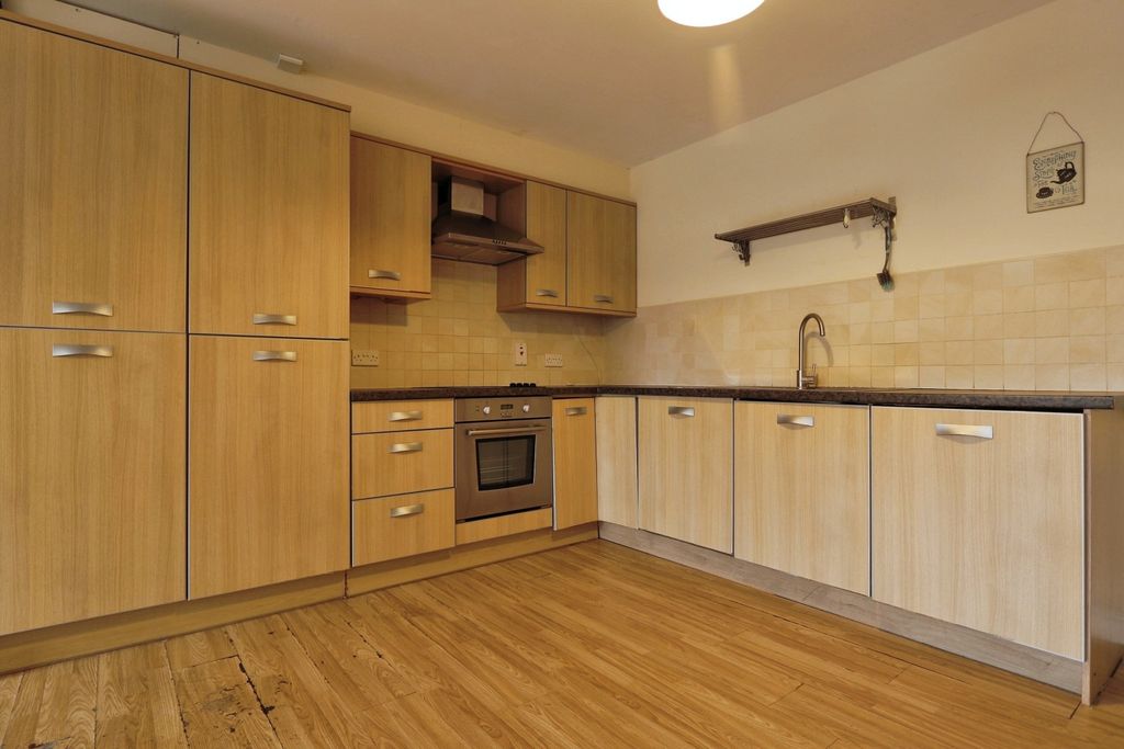 Property photo 3 of 7 4135257