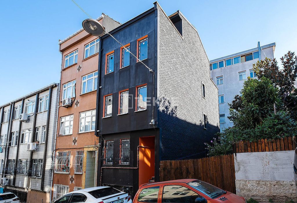 Property photo 1 of 18