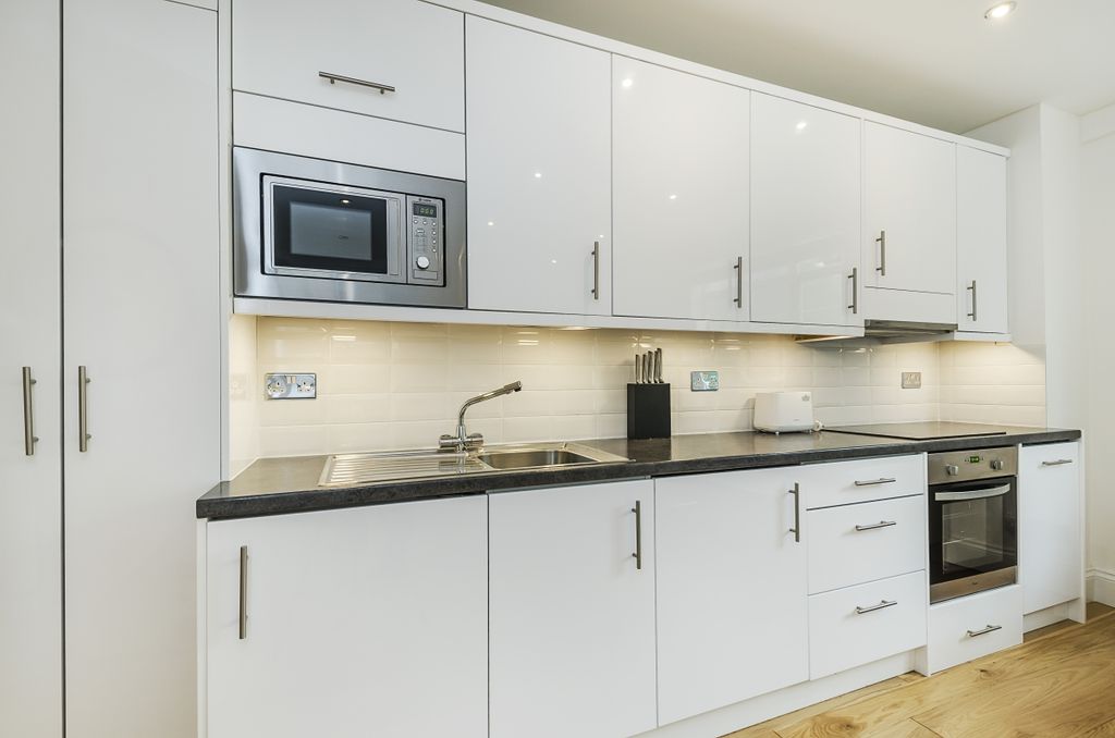 Property photo 3 of 7 Kitchen