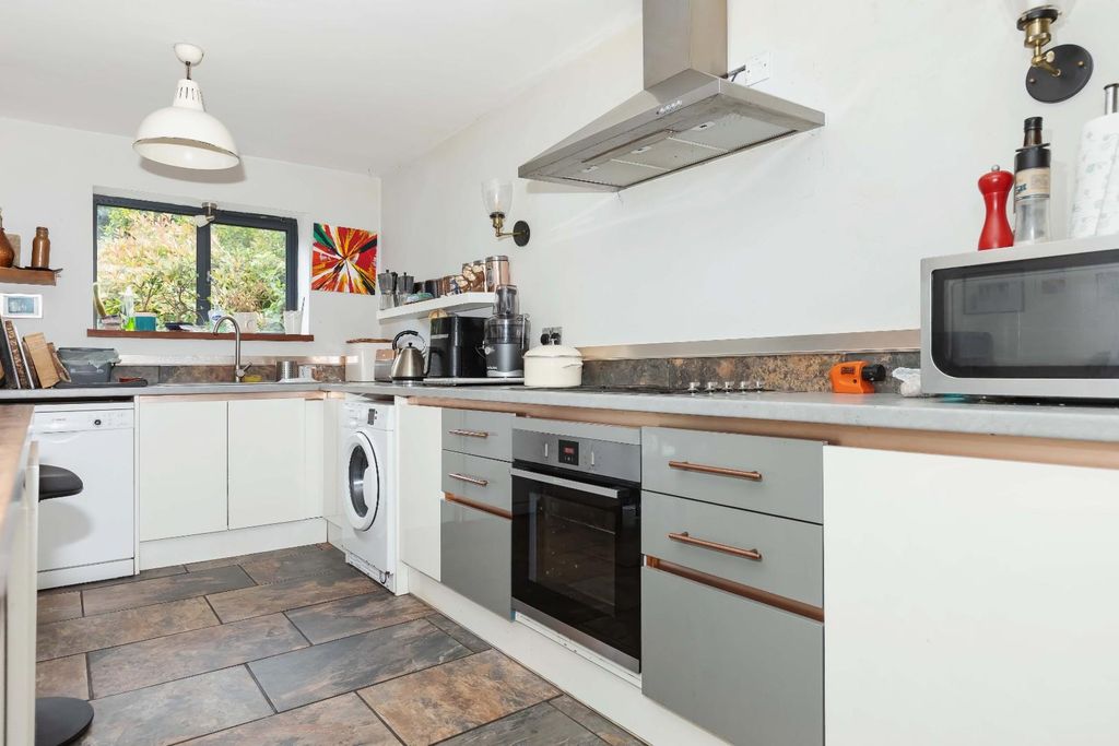 Property photo 3 of 20 Carden Avenue_11.Jpg