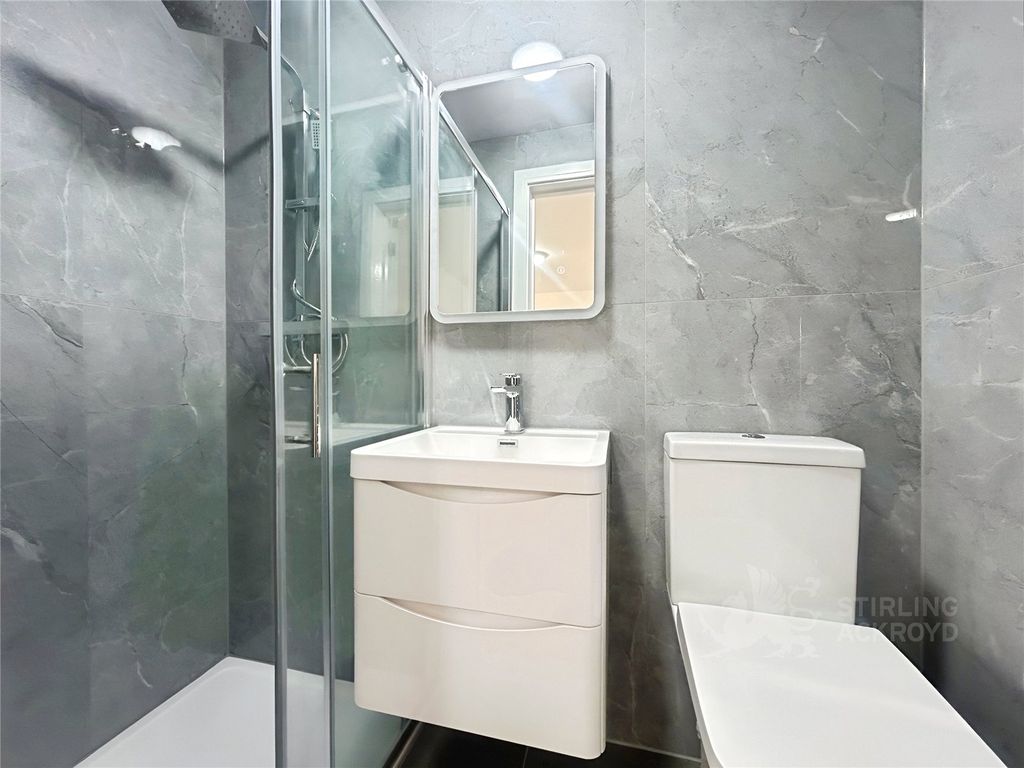 Property photo 2 of 7 Ensuite