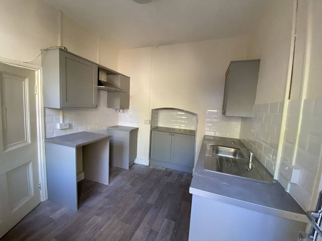 Property photo 3 of 6 Kitchen