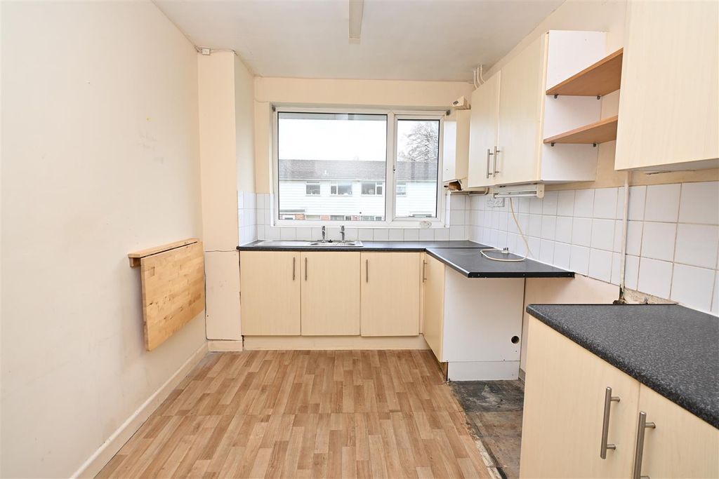 Property photo 2 of 10 Kitchen