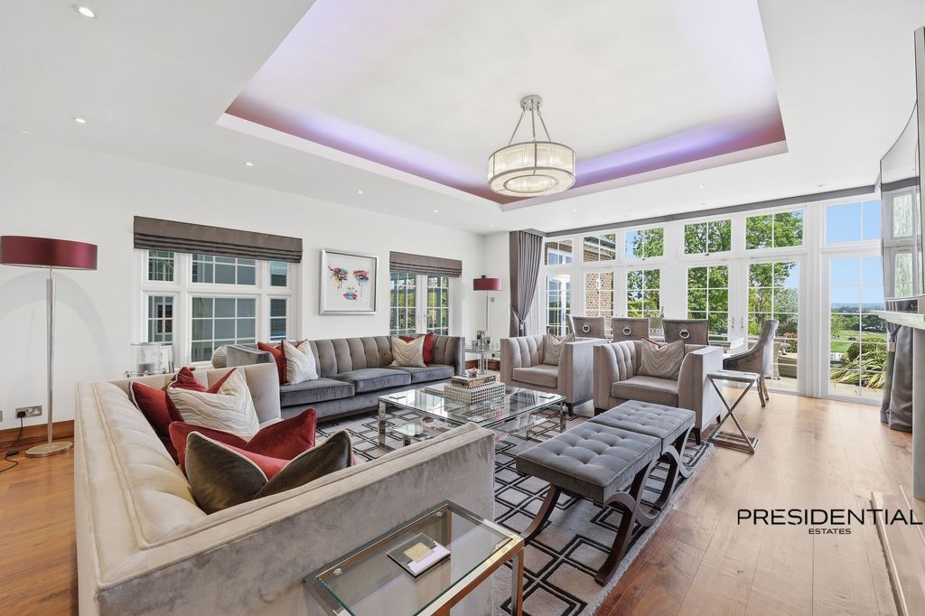 7 bed detached house for saleManor Road, Chigwell IG7 photo 5