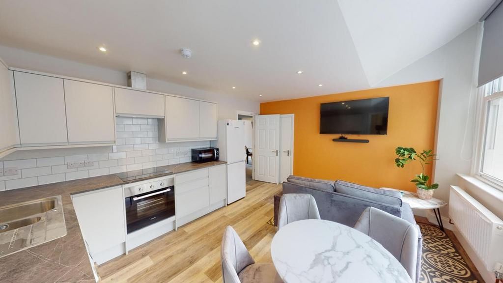 Property photo 3 of 18 A Bright And Modern Kitchenette With Stylish Decor...