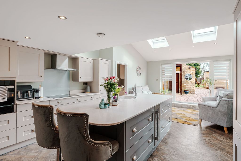 Property photo 3 of 32