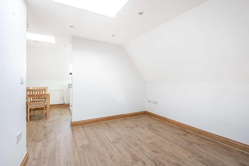 Property photo 2 of 7 448037 (1)