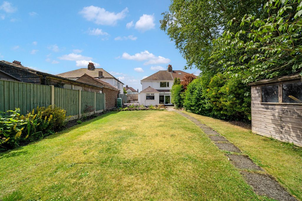 Property photo 2 of 33