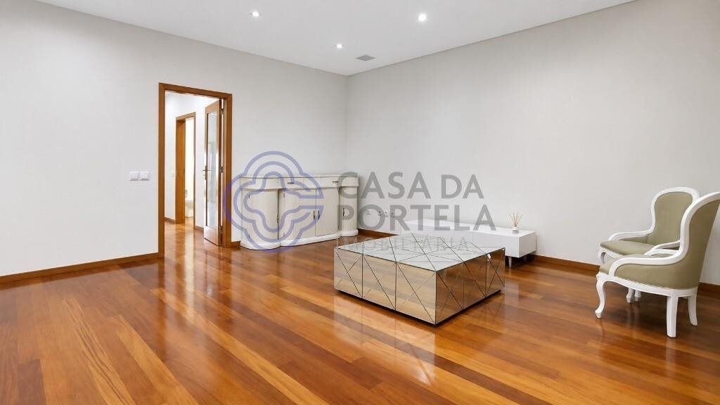 Property photo 3 of 48
