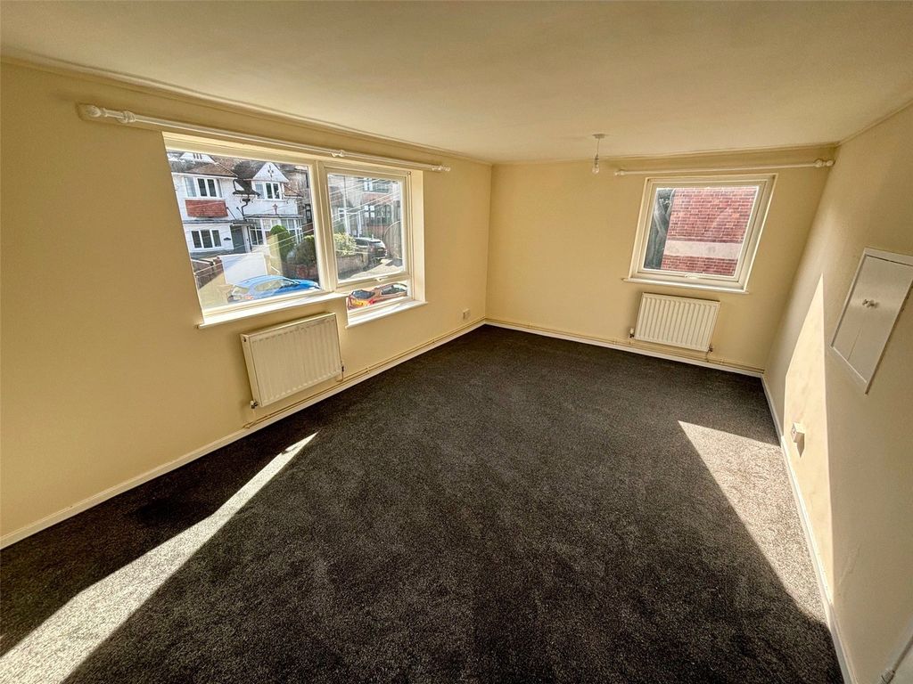 Property photo 2 of 6 Living / Dining Room