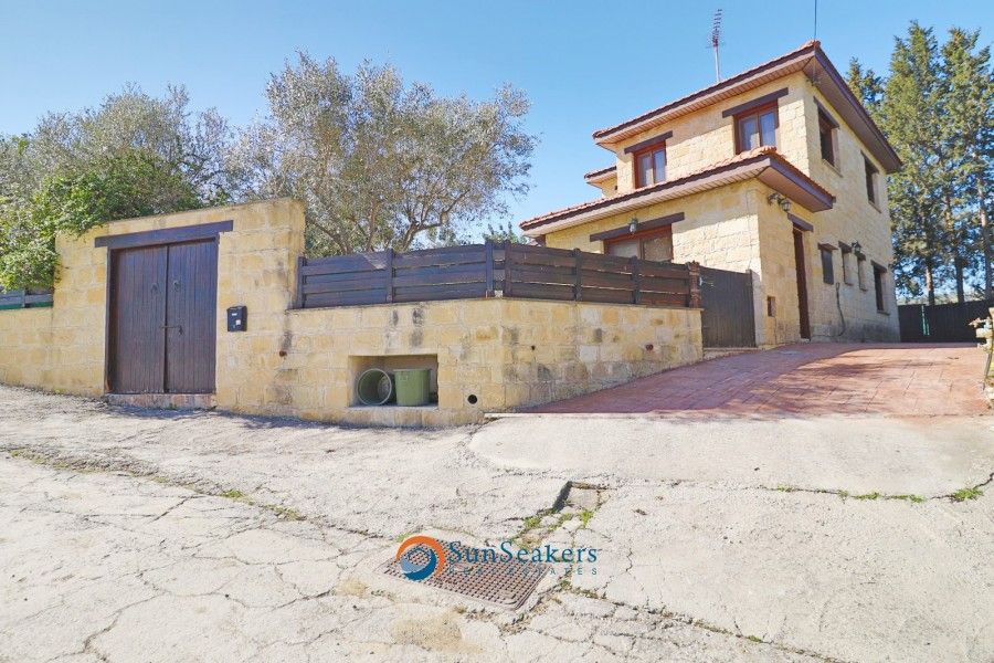 Property photo 1 of 40