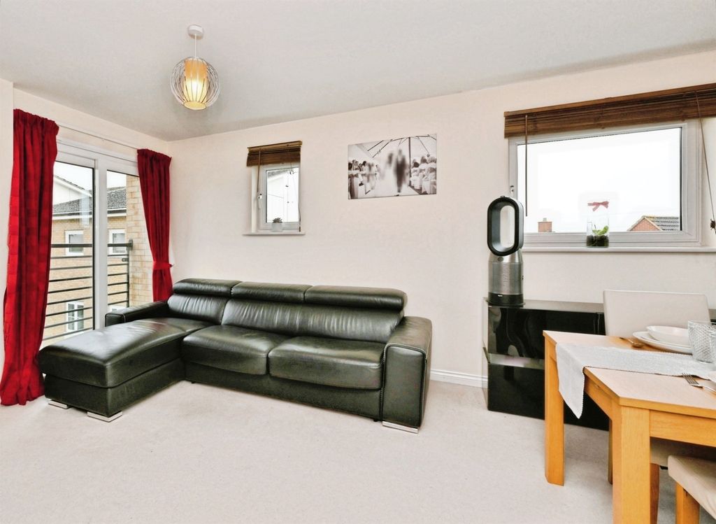 Property photo 2 of 18