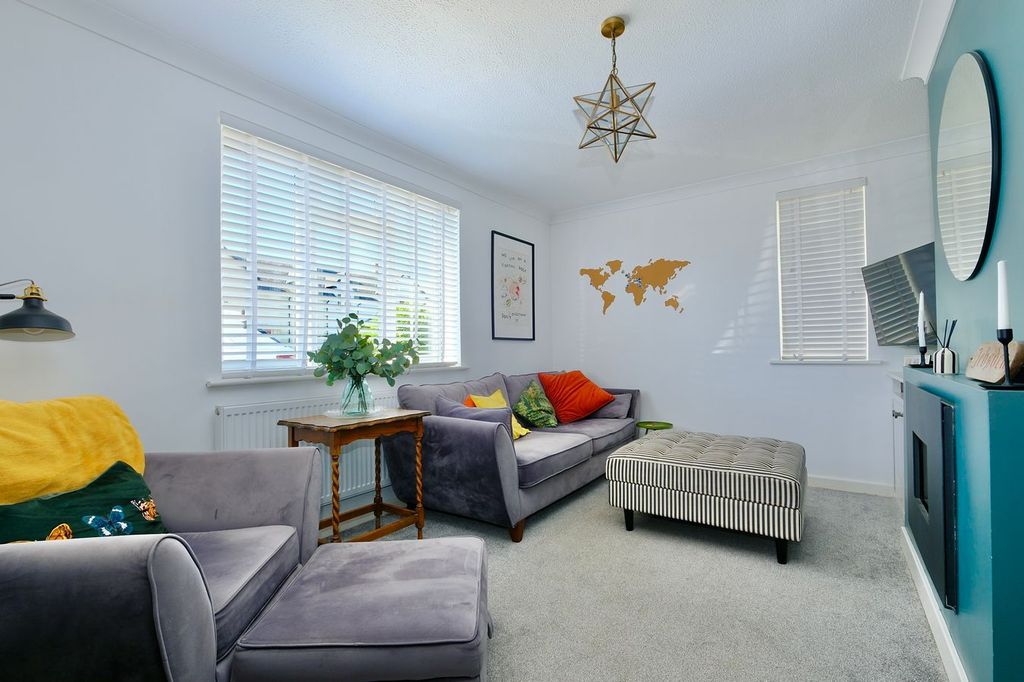 Property photo 2 of 20