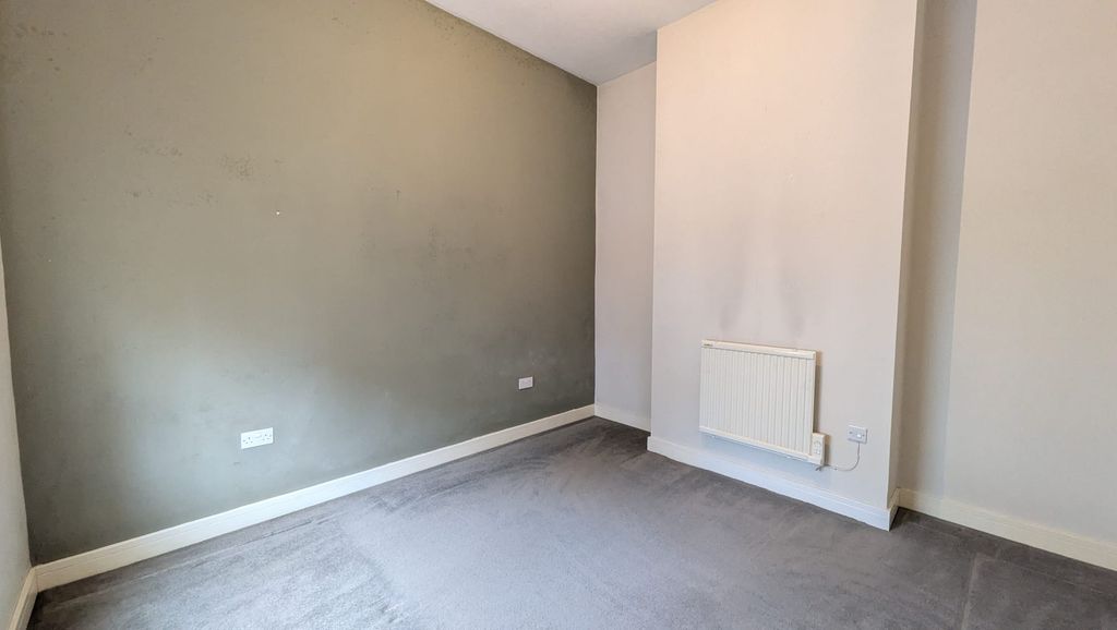 Property photo 2 of 8 137c9A9E-0353-40Db-9E93-47c7Df46359B