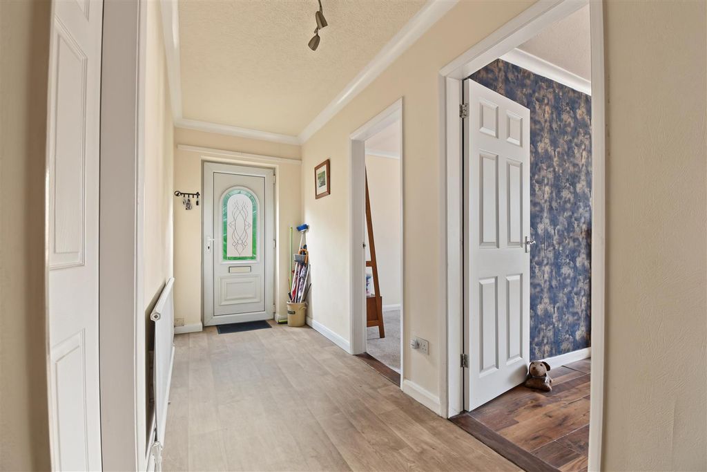 Property photo 3 of 15 Entrance Hallway