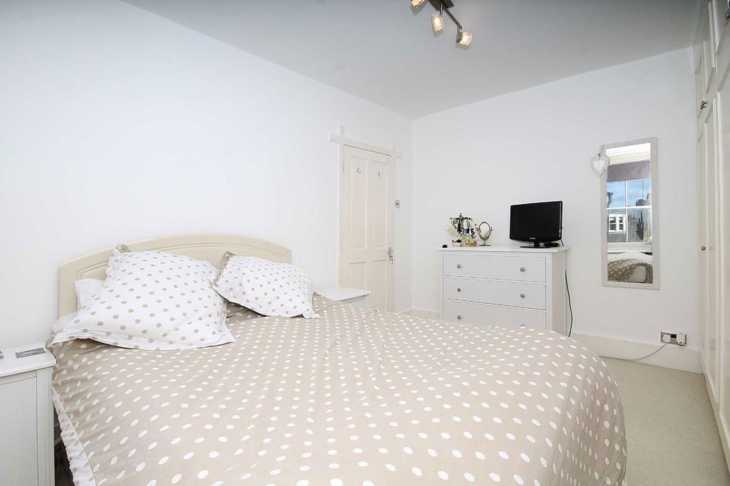 Property photo 3 of 4