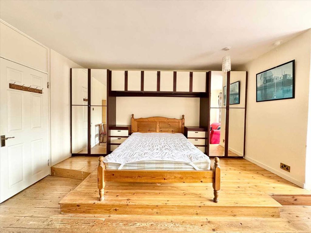 Property photo 2 of 15 Studio Room