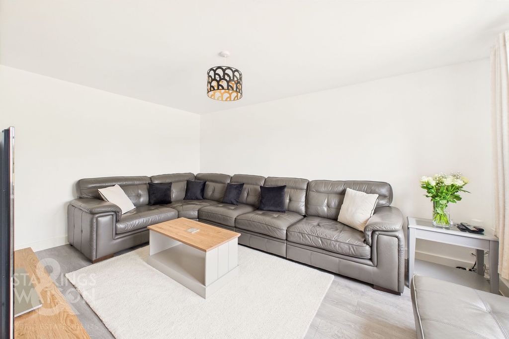 Property photo 2 of 21