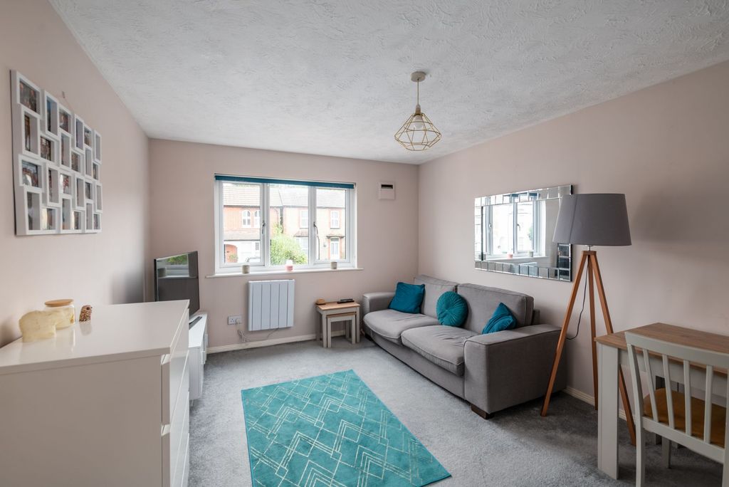 Property photo 2 of 11