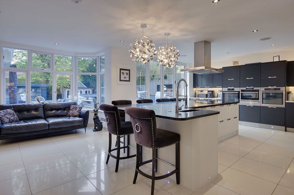 Property photo 2 of 41