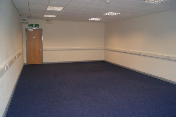 Property photo 1 of 12 Unit 80 To Let
