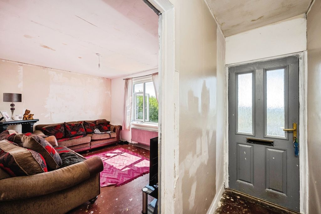 Property photo 2 of 17 Photo