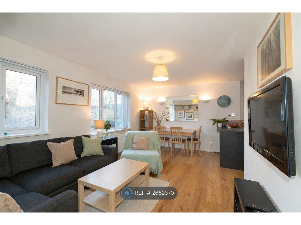 Property photo 2 of 35