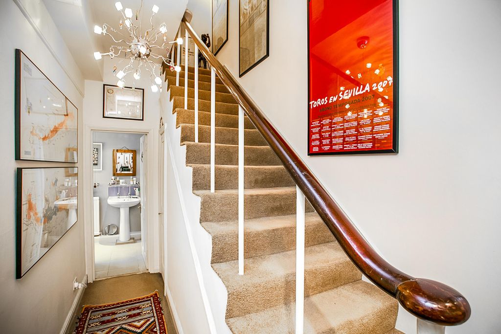 Property photo 3 of 8 Hallway