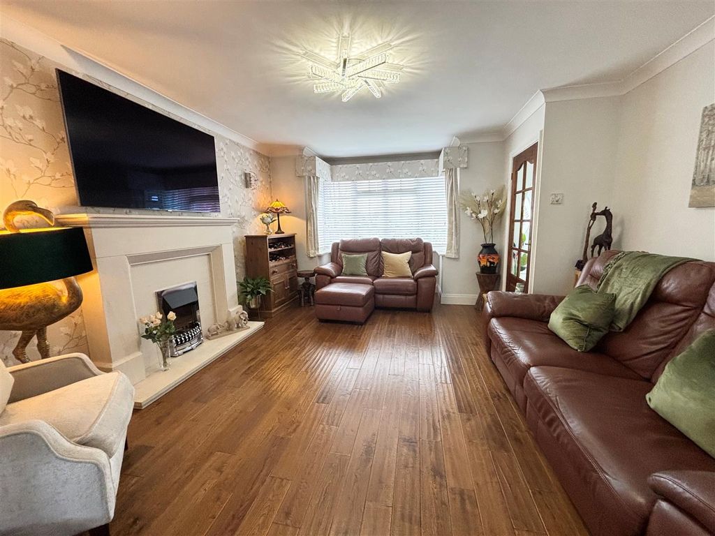 Property photo 3 of 19 Lounge 3.Jpg