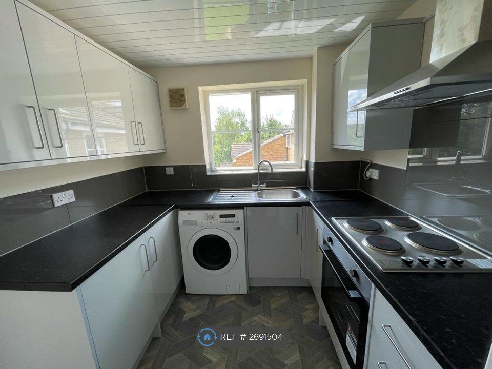 Property photo 3 of 7 Kitchen