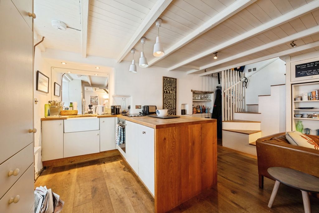 Property photo 2 of 21 Photo