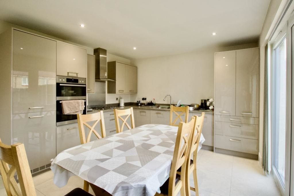 Property photo 2 of 11 Kitchen Diner