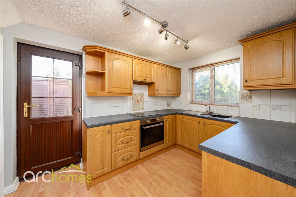Property photo 3 of 20 Droxford-6.Jpg