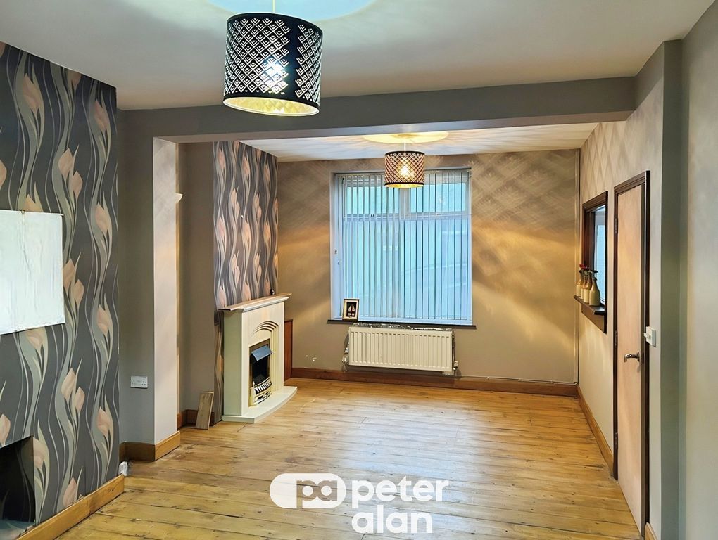 Property photo 3 of 10 Living Room