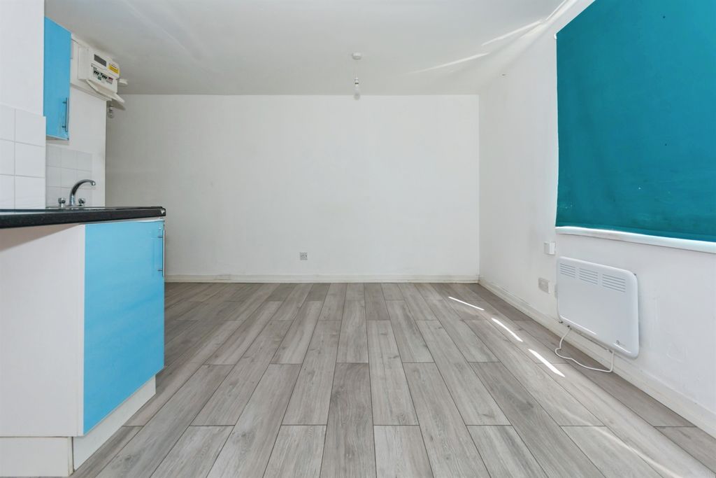 Property photo 3 of 16 Image