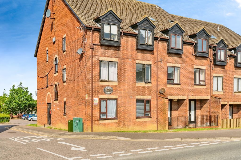 Property photo 2 of 17
