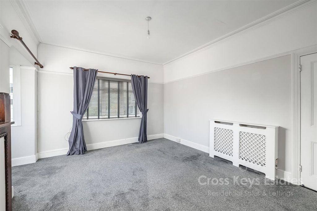 Property photo 3 of 18 Living Room