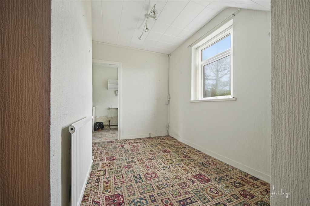 Property photo 3 of 12 Dining Room