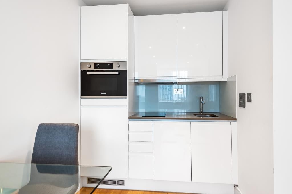 Property photo 3 of 19 Kitchen