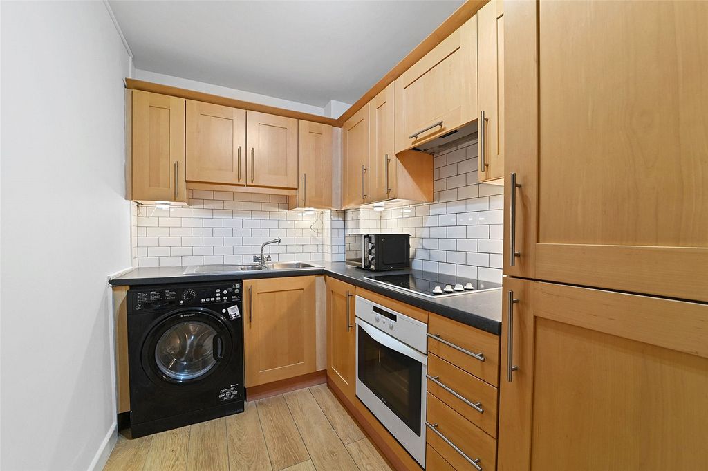 Property photo 3 of 9 Central House, E15