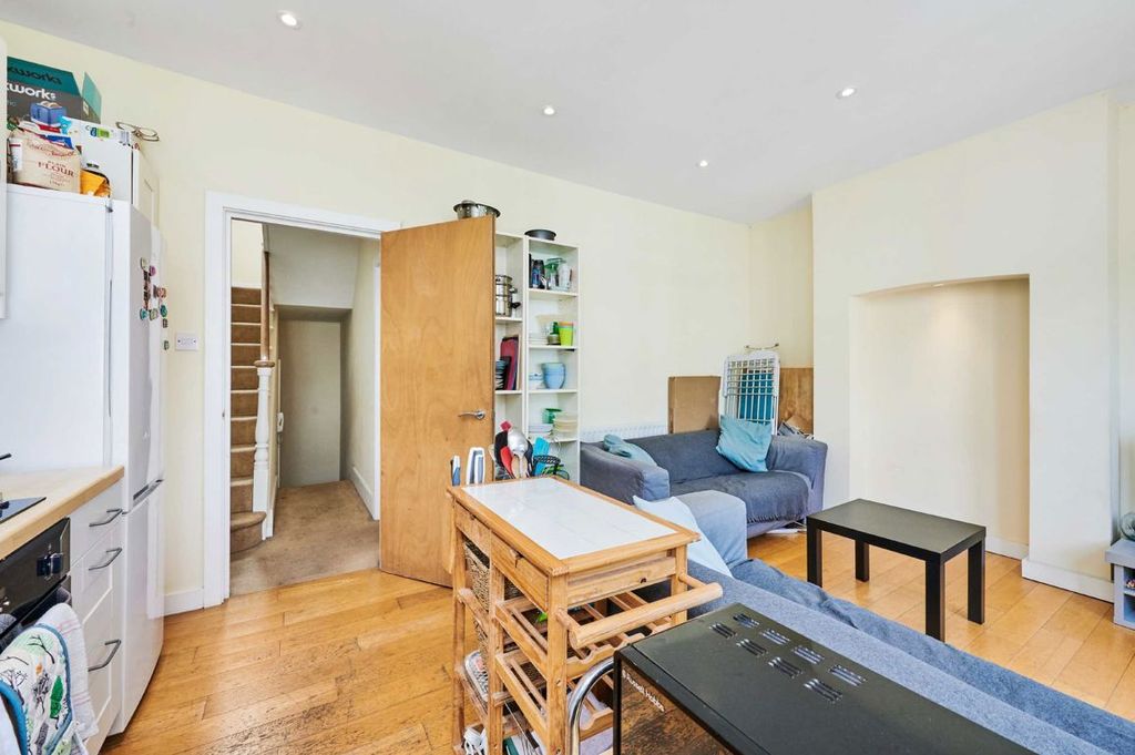 Property photo 3 of 6