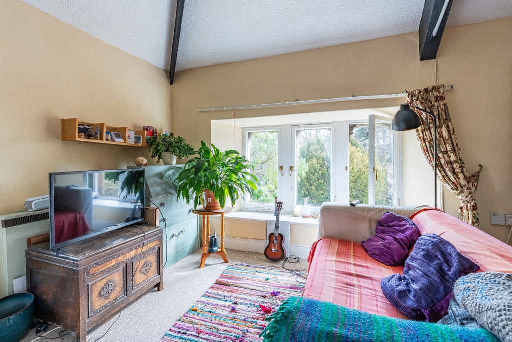 Property photo 1 of 14 Photo 9