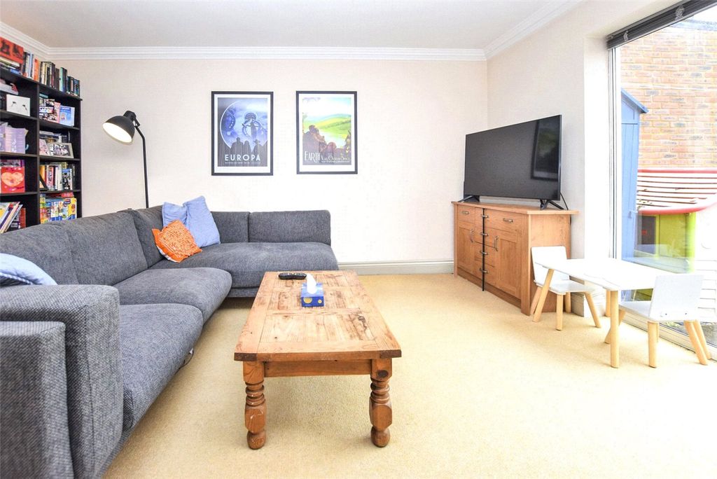 Property photo 2 of 11 Picture No. 17