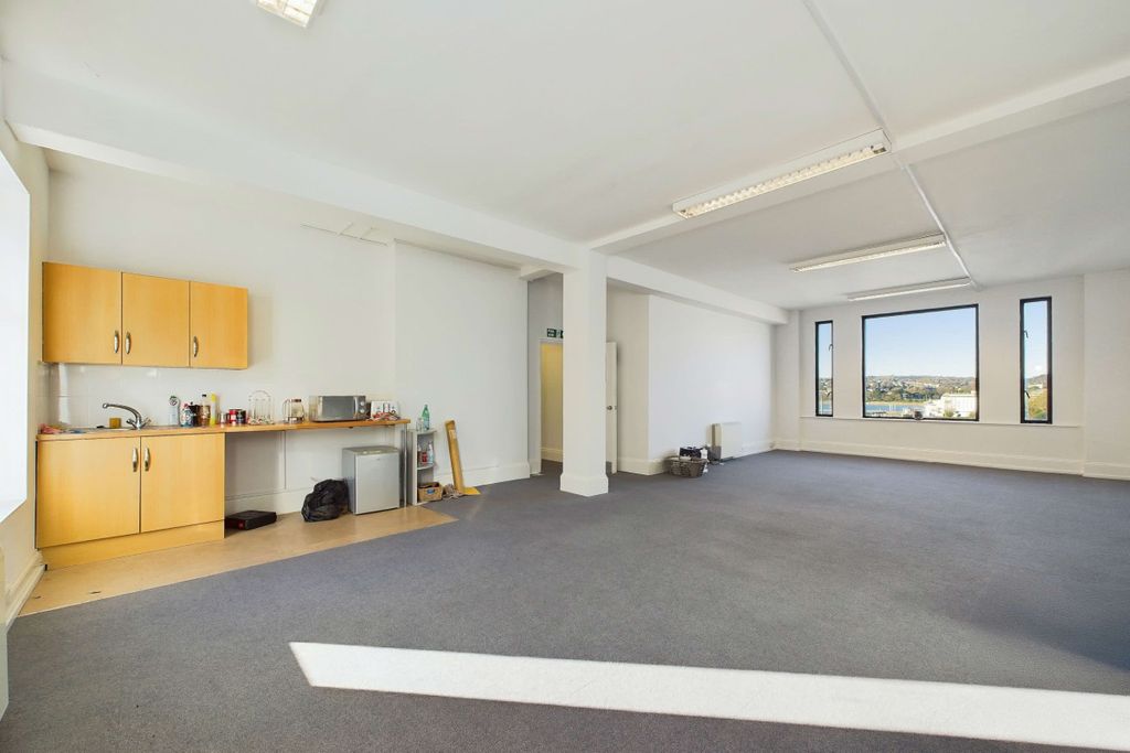 Property photo 2 of 14 Open-Plan Office Suite