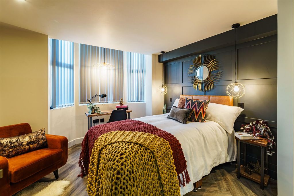 Property photo 3 of 9 035-A7R04301-Hdr.Jpg