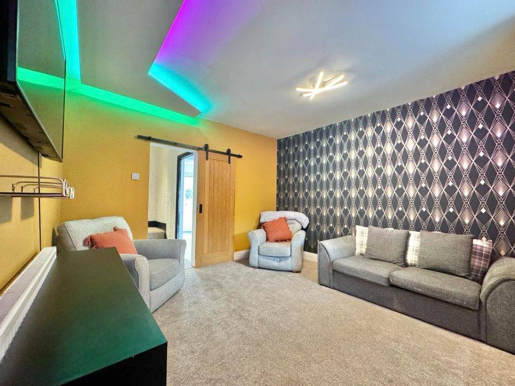 Property photo 2 of 17 Fc3d22d8-Ccec-4E7d-B03F-43De304A779d.Jpg