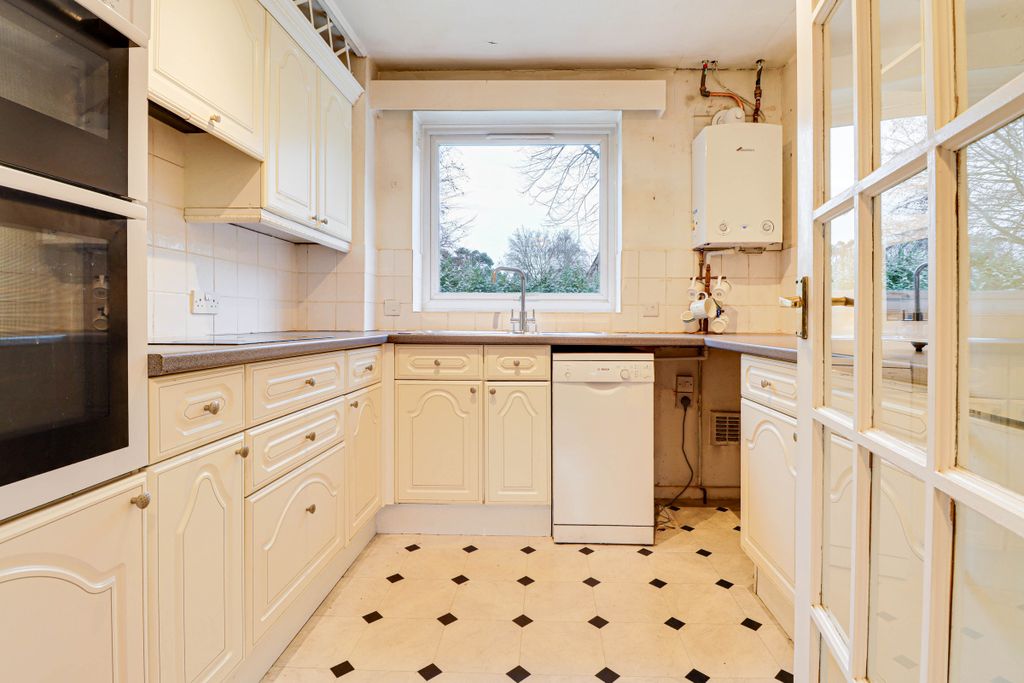 Property photo 3 of 12 Kitchen