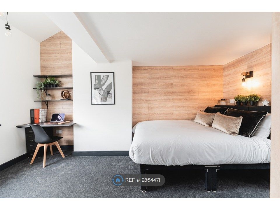 Property photo 3 of 14 Bed 2